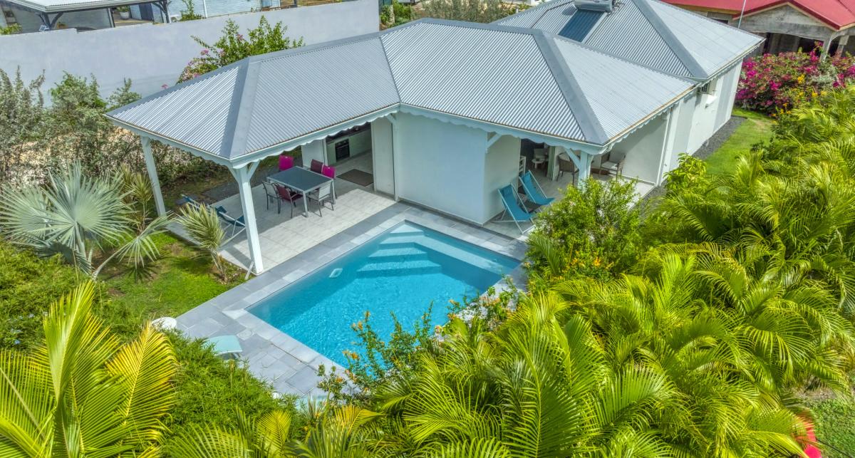 34.Location Villa piscine Saint François Guadeloupe_Terrasse piscine